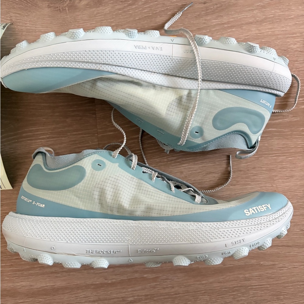 Satisfy  the Rocker Men's Blue trail shoe
